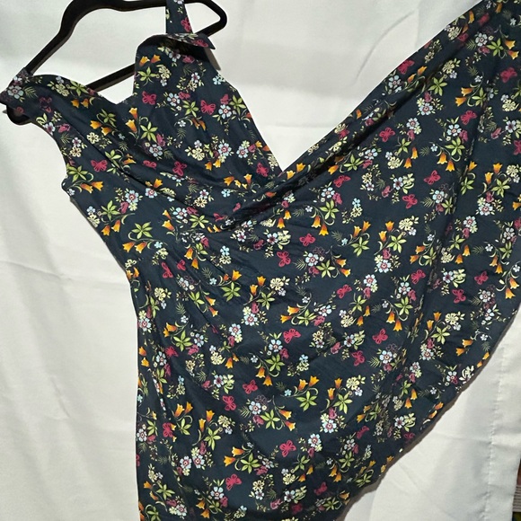 Floral Retro Style Dress - Picture 3 of 8